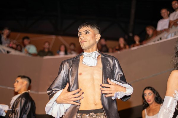 Guide Pratique pour Sélectionner des Jupes Asymétriques et Créer un Look Avant-Gardiste